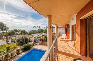 Chalet  Carrer alzina. Casa en venta con piscina privada cerca de la playa, castell-pla