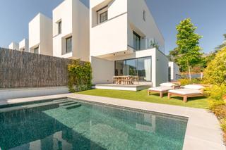 Casa adossada a Can llobet 2. Villa de lujo con jardín, terraza y piscina privada en bellaterr