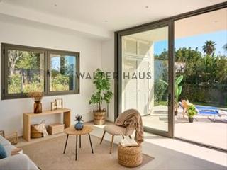 Terreno residencial  Carrer cerdanya. Casa con diseño funcional en parcela amplia y proyecto incluido,