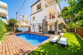 Maison  Carrer joan miró. Casa a 50 metros de la playa con licencia turística en playa es