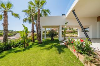 Casa  Carrer triadores. Moderna casa a estrenar