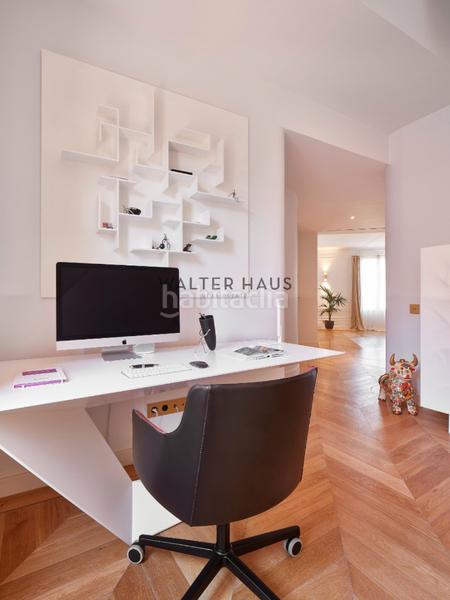 Foto 240fa33f-9de6-4eaf-a085-ec715e92b082. Dúplex ático dúplex con terraza y piscina privada en venta en la dreta de l’eixample, en Barcelona