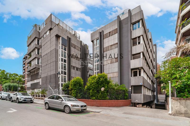 Foto dedd5036-79de-4494-9e1c-2bea77106c91. Attico con riscaldamento parcheggio piscina in Tres Torres Barcelona