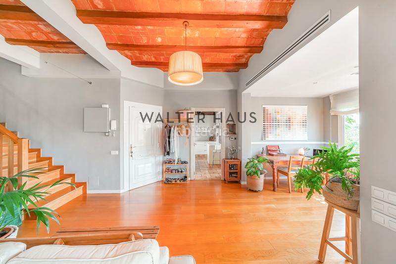 Foto 0d1d68b3-81ee-48c6-b2cf-13086aef1a9c. Dúplex magnífico dúplex con terrazas y vistas privilegiadas a collserola, en Barcelona