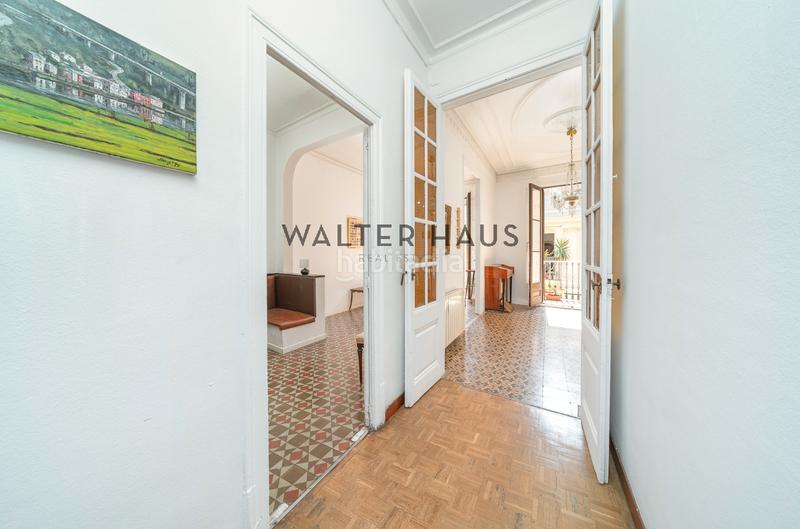 Foto 496c7dad-3178-44b2-a5b4-9c1d7bd64d48. Pis amb xemeneia calefacció a St. Pere - Sta. Caterina - El Born Barcelona