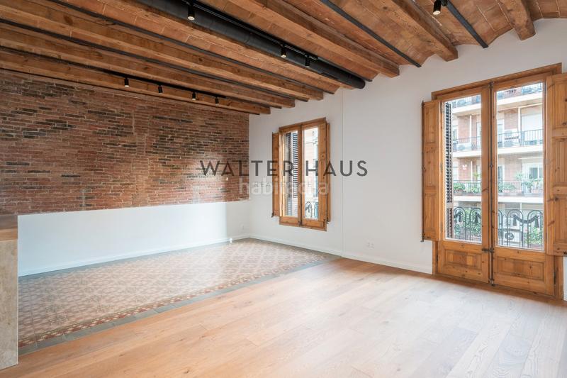 Foto d4ce8d0d-d1dc-45df-a3b8-b9d261d76cbd. Piso  reformado en finca regia en el quadrat d'or, en Barcelona