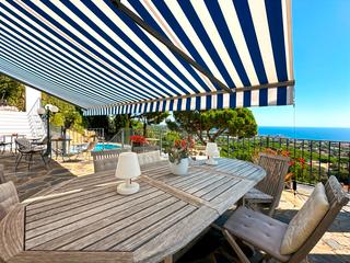 Maison  Carrer suredes. Casa moderna con vistas panorámicas extraordinarias al mediterrá