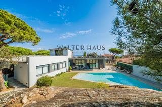 Casa  Carrer remitger. Casa de diseño con piscina en s'agaró