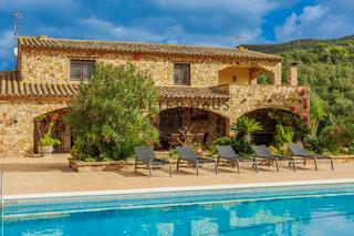 Casa  Urbanitzacio mas artigas. Finca rústica con piscina, spa y casa de invitados, calonge