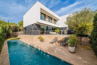 Maison  Carrer vicens bou. Casa contemporánea con licencia turística en el centro cerca del