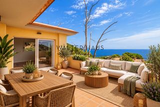 Chalet  Carrer de mas pei. Casa moderna con piscina y vistas al mar en venta en punta brava