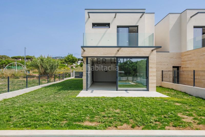 Foto 1ebb4ac1-5e73-42c9-bce5-8460f9db308b. Casa adossada amb aparcament piscina a Lloret Blau - La Creu de Lloret Lloret de Mar