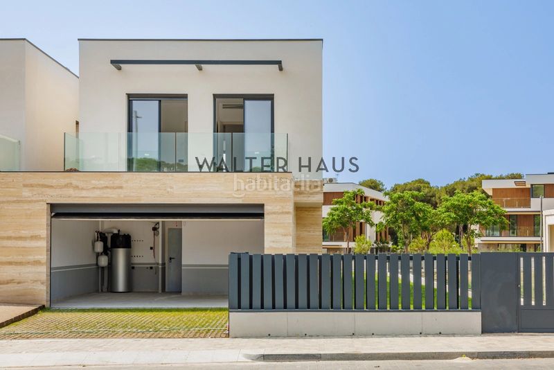 Foto 40044eee-fc43-48d9-a967-38b6ad82b582. Casa adossada amb aparcament piscina a Lloret Blau - La Creu de Lloret Lloret de Mar