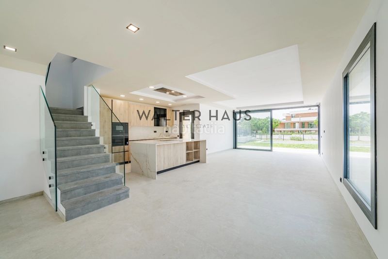 Foto 521aeb7a-944f-42ed-a369-e29378cf030d. Casa adossada amb aparcament piscina a Lloret Blau - La Creu de Lloret Lloret de Mar