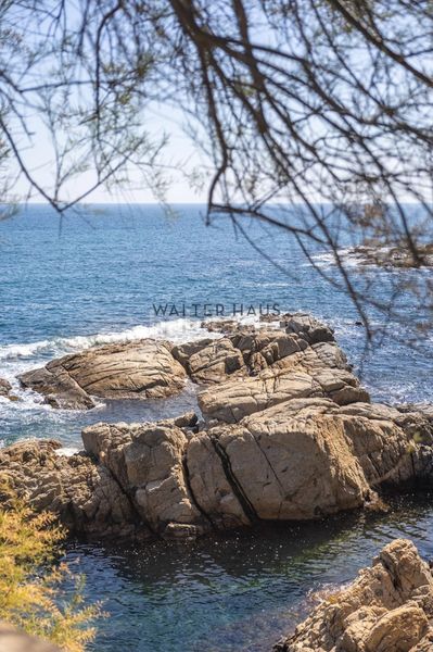 Foto eeb3e8c8-a64a-47f2-9a0a-b8d3592603be. Casa adossada amb aparcament piscina a Lloret Blau - La Creu de Lloret Lloret de Mar