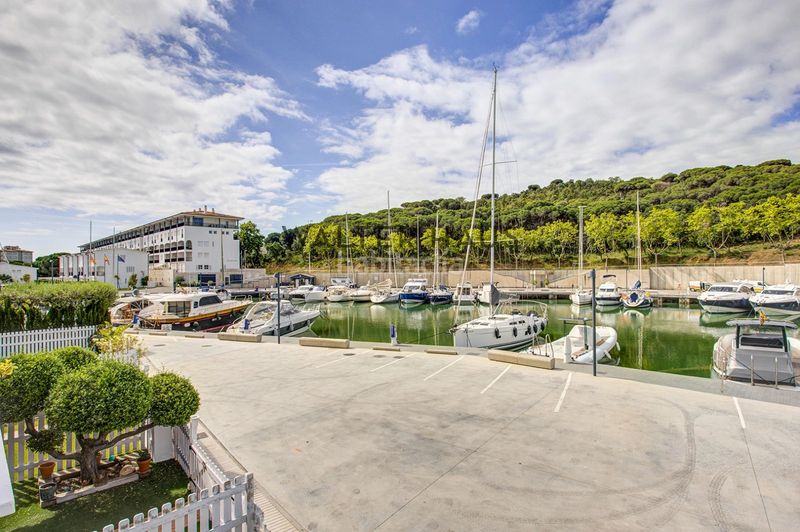 Foto 59b5537b-7058-43f3-a599-e1fee59e38cc. Casa adossada amb aparcament a Port d´Aro Platja d´Aro