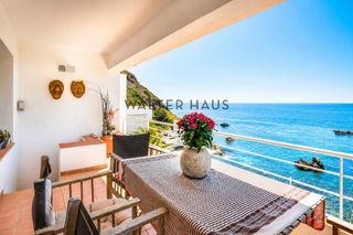 Casa  Carrer cala margarida. Casa en primera línea de mar en cala margarida, girona