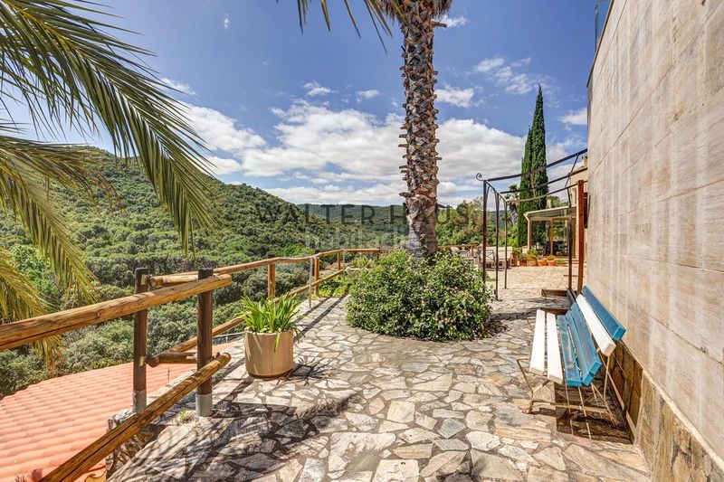 Foto a5f25319-6d9f-4865-834c-3947df041179. Xalet amb aparcament piscina a Cabanyes-Mas Ambrós-Mas Pallí Calonge
