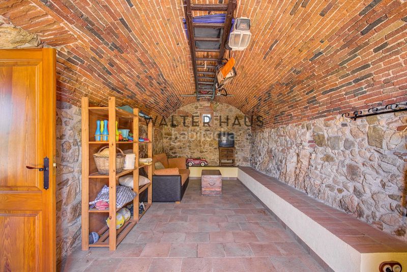 Foto f76ef849-e3ee-4efa-a404-43dcf90f27a0. Masia amb xemeneia aparcament piscina a Puig Ses Forques - Torre Colomina Sant Antoni de Calonge