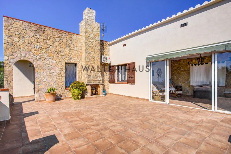Foto 12284356-f207-44bc-a848-718f84911e92. Casa amb xemeneia a Vall-llobrega