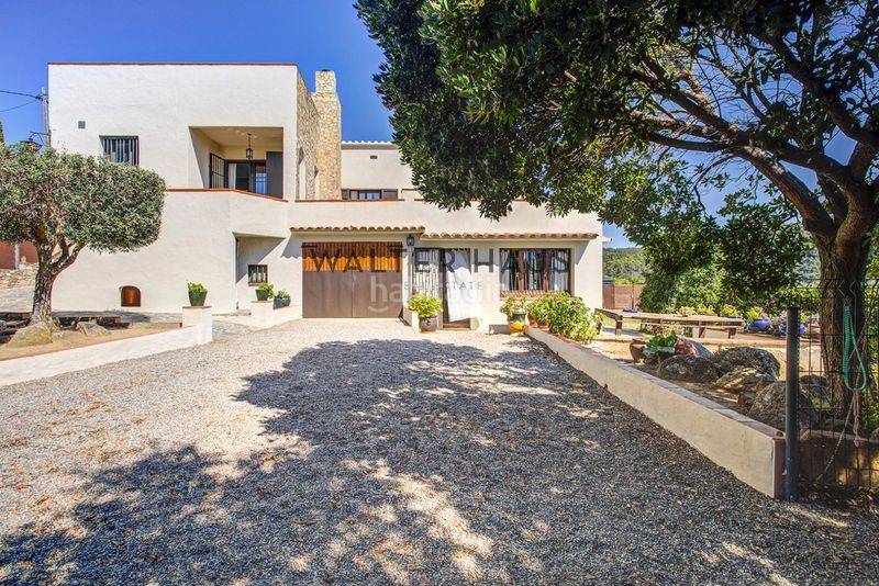 Foto 3508b5cb-153b-43bd-b3a1-f7a18fc689d2. Casa amb xemeneia a Vall-llobrega