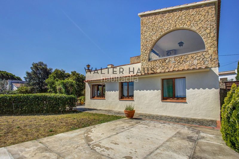 Foto 7d82f948-d433-416f-9ac0-c0d8326c81c3. Casa amb xemeneia a Vall-llobrega