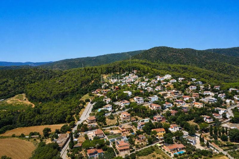 Foto 811c46b2-c334-4787-a818-c2bf05398af0. Casa amb xemeneia a Vall-llobrega