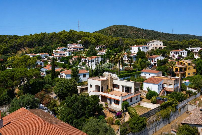 Foto 88aff376-2b3c-4980-a56c-ada65b42b7dd. Casa amb xemeneia a Vall-llobrega