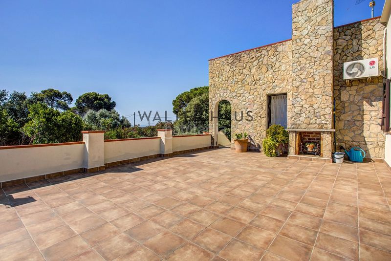 Foto c021b37f-7d25-4713-9098-e2c298b7e820. Casa amb xemeneia a Vall-llobrega