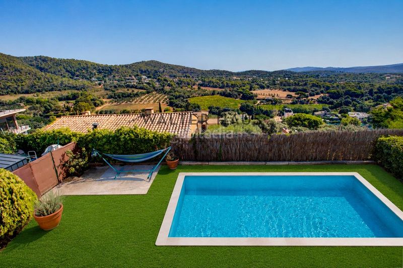 Foto cabd8d5e-a7d5-419a-897e-1919458822d8. Casa amb xemeneia a Vall-llobrega