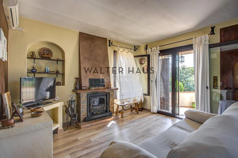Foto ee7dd18d-e992-4034-b616-b83f7a77e0de. Casa amb xemeneia a Vall-llobrega