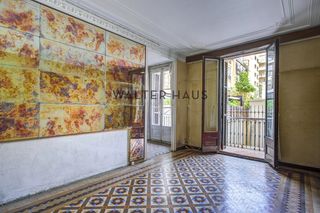 Pis  Carrer de bailèn. Piso con elementos originales en finca regia en venta en el quad