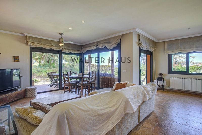 Foto 943b3d05-f4c3-471e-b2bd-48345ae4c813. Casa amb xemeneia aparcament piscina a residencial Begur-esclanyà Begur