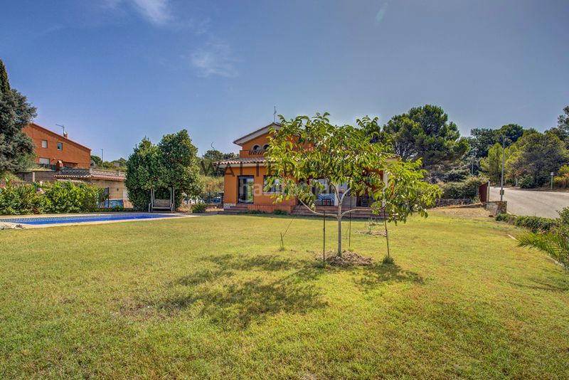 Foto c906580b-2d54-4ef0-b7b2-72d10596e38a. Casa amb xemeneia aparcament piscina a residencial Begur-esclanyà Begur