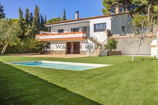 Chalet  Carrer noguera. Casa reformada en venta con piscina, jardín y vistas al mar plat