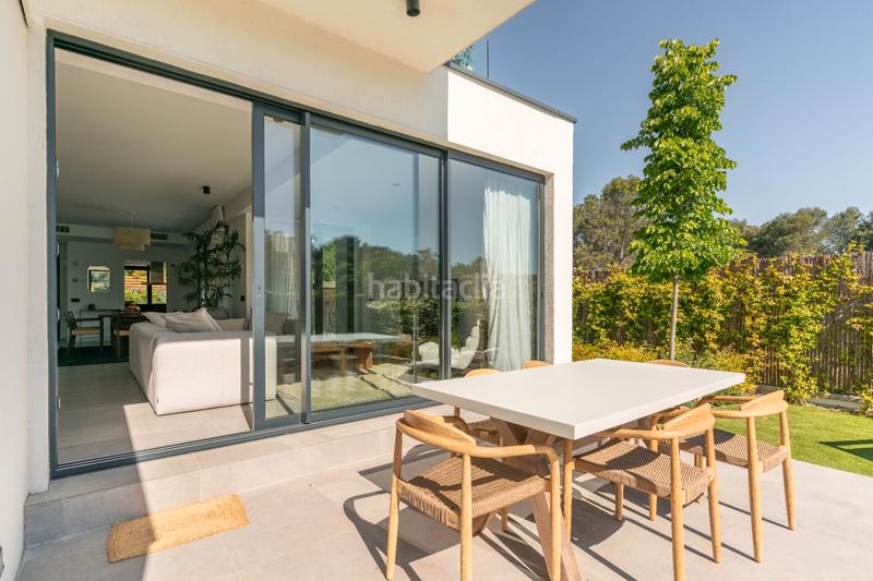 Foto dd3102f6-1d13-4426-b11a-204239a84823. Promoción Villas Bellaterra en Bellaterra. Edificio viviendas de obra nueva