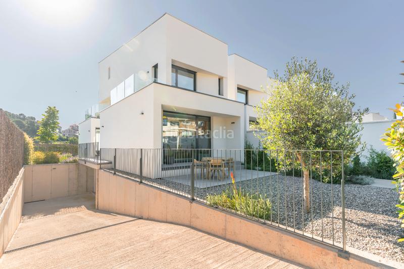 Foto e13f9388-8b67-44b4-9240-01a80a787312. Promoción Villas Bellaterra en Bellaterra. Edificio viviendas de obra nueva