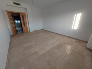 Flat  Calle oceanía. Amplio piso en la carlota
