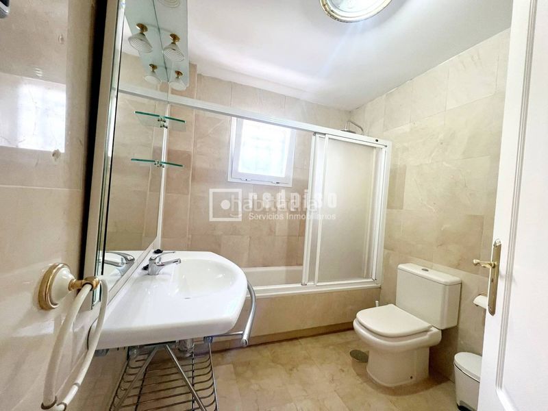Foto 7d5eb6e8-bbbb-4e7c-b5b0-078d9e4f4a15. Piso en El Pinillo Torremolinos