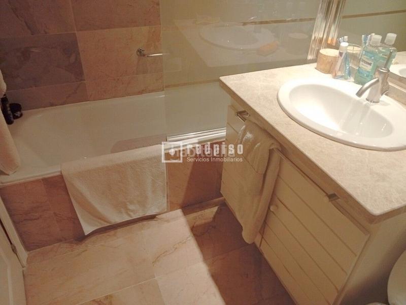 Foto 25227900-7d0b-4f63-baee-2241bc01af81. Piso  de 3 dormitorios a la venta con piscina garaje y trastero en torrequebrada en Benalmádena