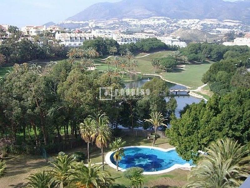 Foto f876bba0-a0d8-4aee-9e79-01ec0a729294. Piso  de 3 dormitorios a la venta con piscina garaje y trastero en torrequebrada en Benalmádena