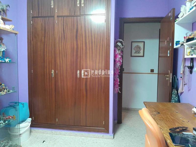 Foto 3f32f648-8019-4357-9a27-6e6fd489d36d. Piso acogedor piso de 4 dormitorios recinto cerrado con piscina y plaza de garaje , málaga en Torremolinos