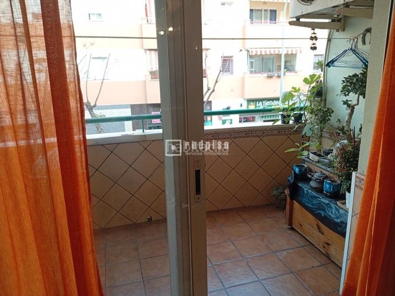 Foto 40d91801-5dc1-427b-b698-440d54494dda. Piso acogedor piso de 4 dormitorios recinto cerrado con piscina y plaza de garaje , málaga en Torremolinos
