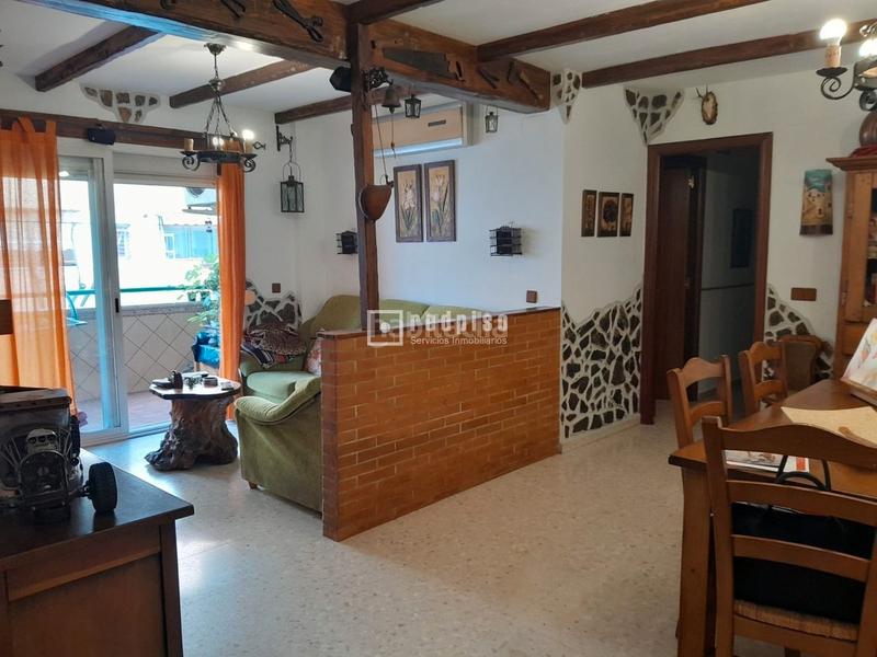 Foto a860e12b-1ef4-4d36-9c7a-27f63a1cf934. Piso acogedor piso de 4 dormitorios recinto cerrado con piscina y plaza de garaje , málaga en Torremolinos
