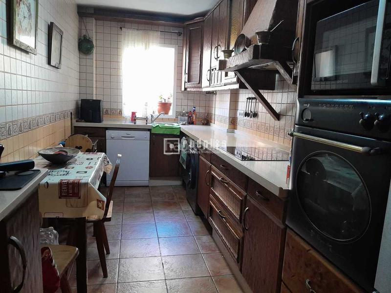Foto b4a2e667-e198-4d6f-8ae4-65b3f81391f5. Piso acogedor piso de 4 dormitorios recinto cerrado con piscina y plaza de garaje , málaga en Torremolinos