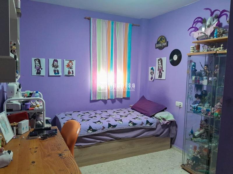 Foto ddfed831-36e2-421b-b9dc-02d1680a86f5. Piso acogedor piso de 4 dormitorios recinto cerrado con piscina y plaza de garaje , málaga en Torremolinos