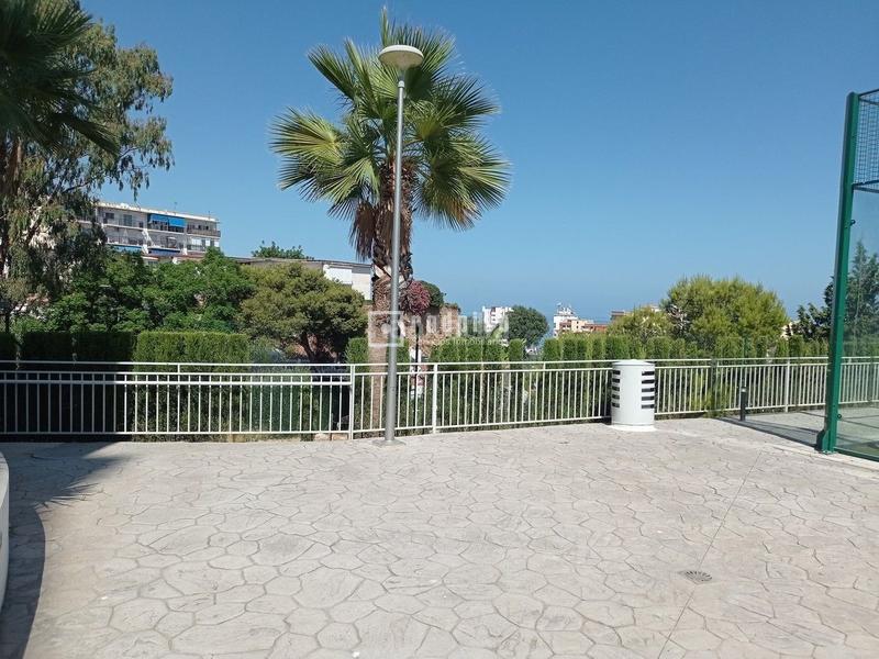 Foto a3dd95c9-ceec-4f17-b2d4-ca2eb8633370. Parking coche plaza de parking cubierta en recinto cerrado en Torremolinos