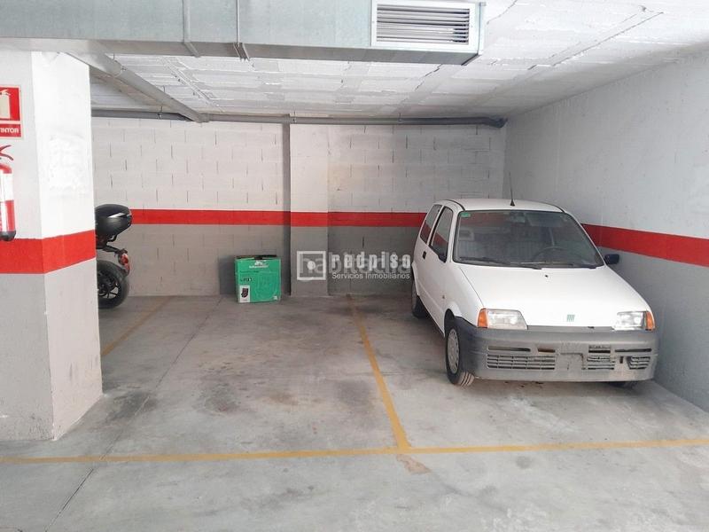 Foto 711c72f2-9f10-401e-9797-3a279b50ee95. Parking coche gran oportunidad. venta de 2 plazas de garaje en urbanizacion privada en Rincón de la Victoria