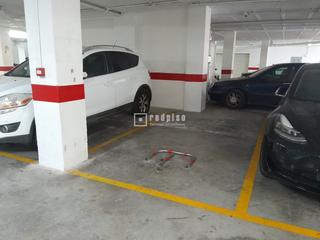 Aparcament cotxe a Puerto Marina