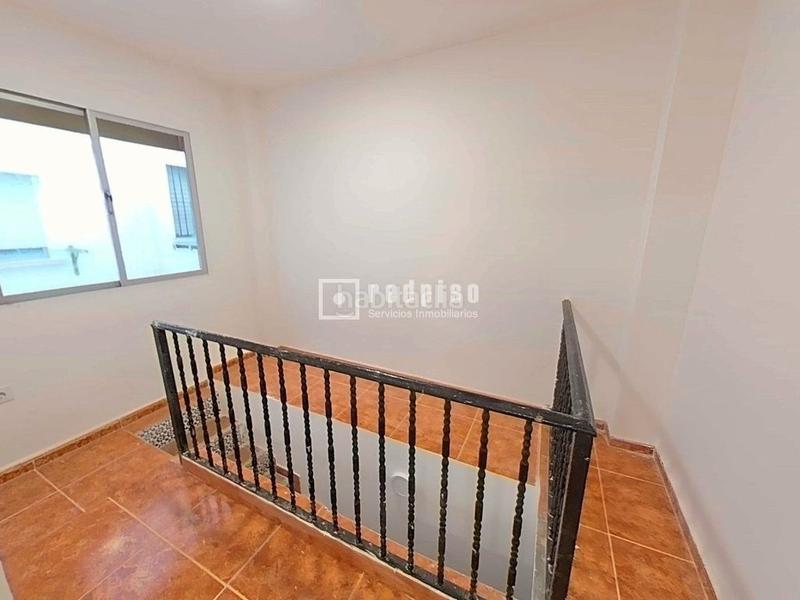 Foto 0ff0f25f-4b5b-4c4e-a56c-f641ce13a82a. Piso  totalmente reformado de 5 dormitorios perfectamente ubicado en Arroyo de la Miel, en Benalmádena